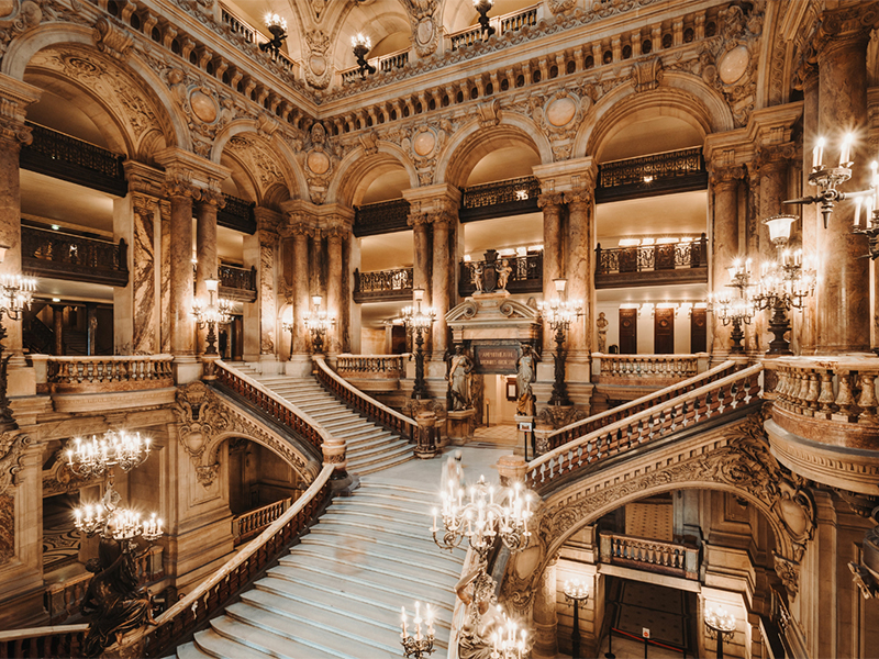 Ide Desain Pencahayaan Tangga di Restoran Ballroom