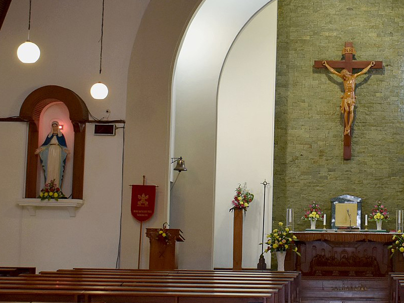 Bagaimana Lighting Design Menciptakan Atmosfer Yang Sakral dan Khusyuk Pada Ruang Ibadah Gereja