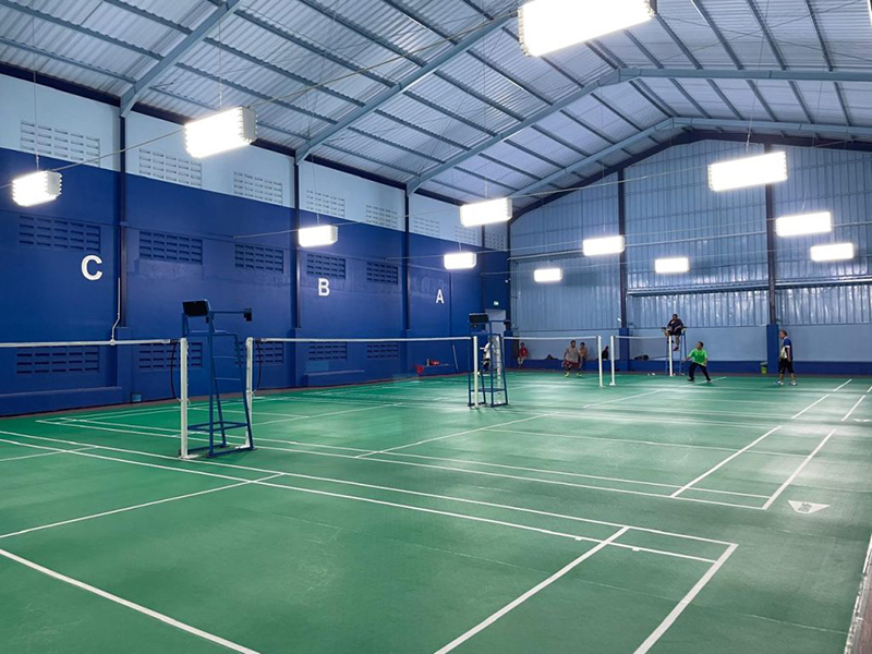 Desain Pencahayaan Lapangan Badminton yang Optimal untuk Meningkatkan Performa dan Visibilitas Desain Pencahayaan Lapangan Badminton yang Optimal untuk Meningkatkan Performa dan Visibilitas