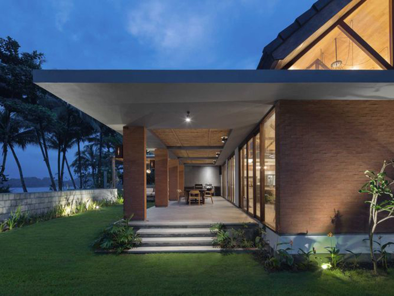 Accent Lighting untuk Menonjolkan Detail Arsitektur Villa Pantai Accent Lighting untuk Menonjolkan Detail Arsitektur Villa Pantai